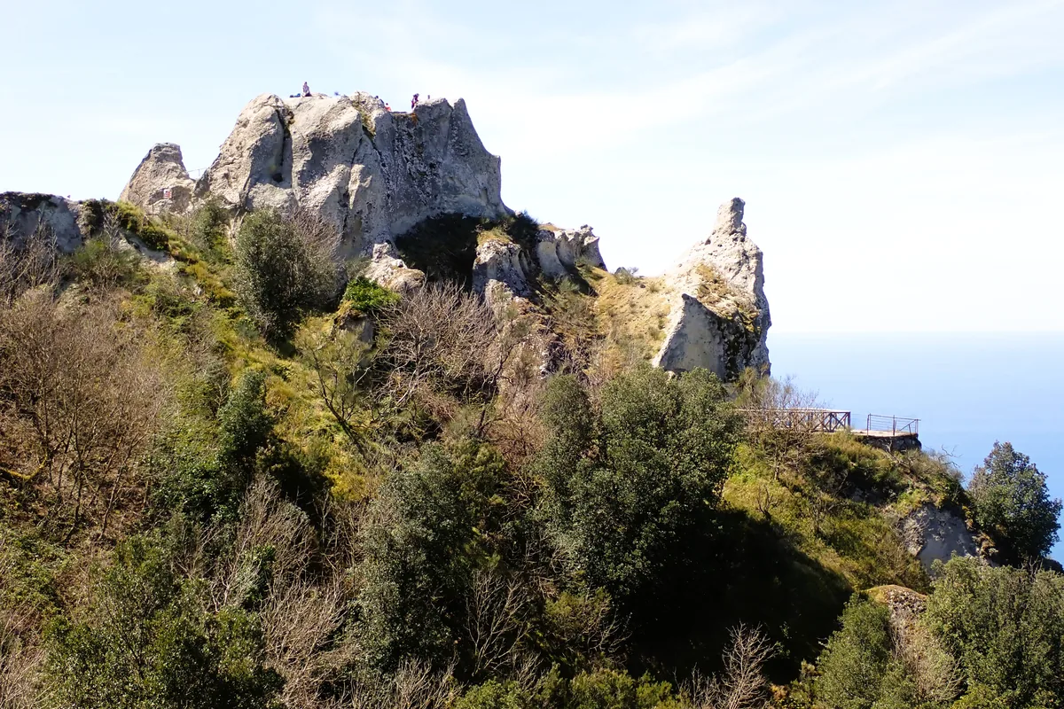 Vulkanische Landschaft am Monte Epomeo auf Ischia