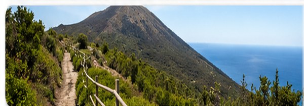 Wanderweg mit Meerblick auf Ischia
